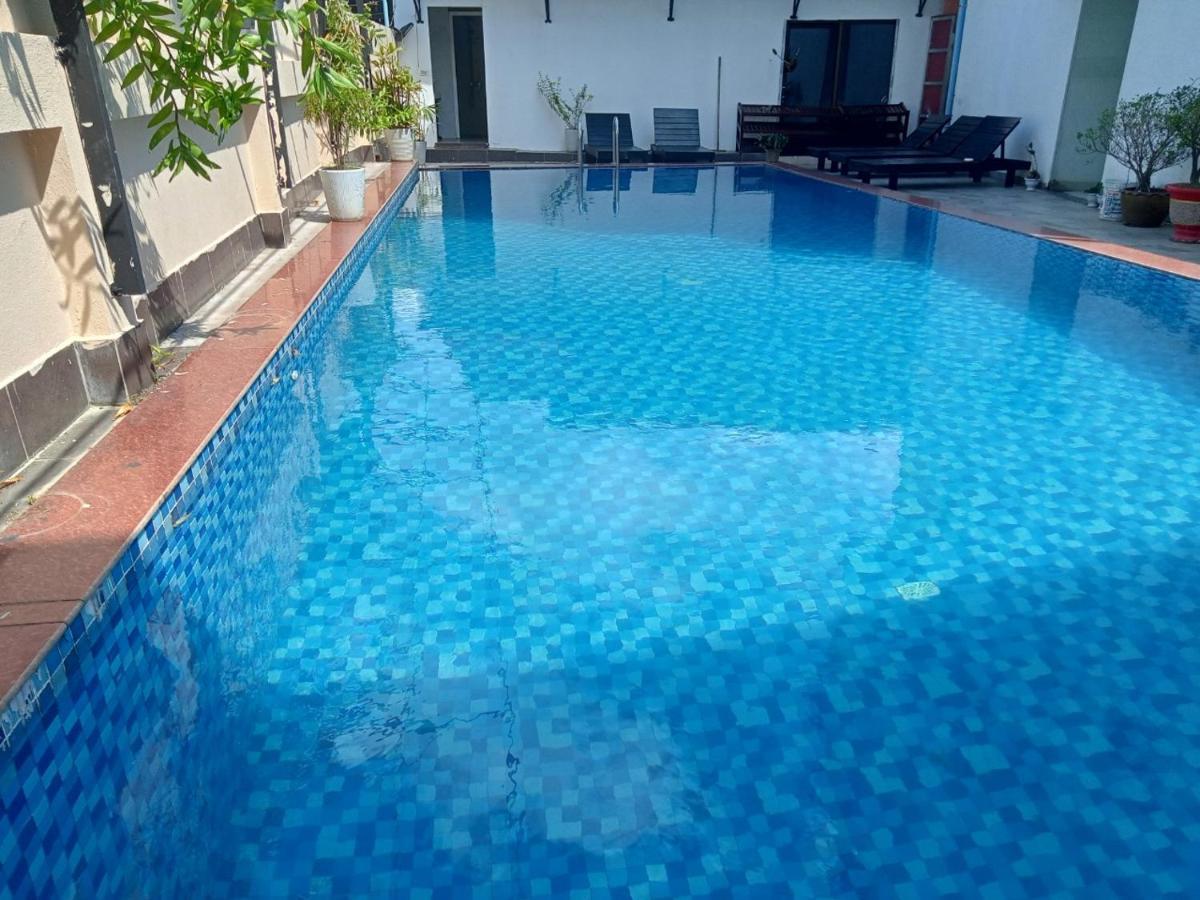 V Central Hotel Vang Vieng Exterior photo